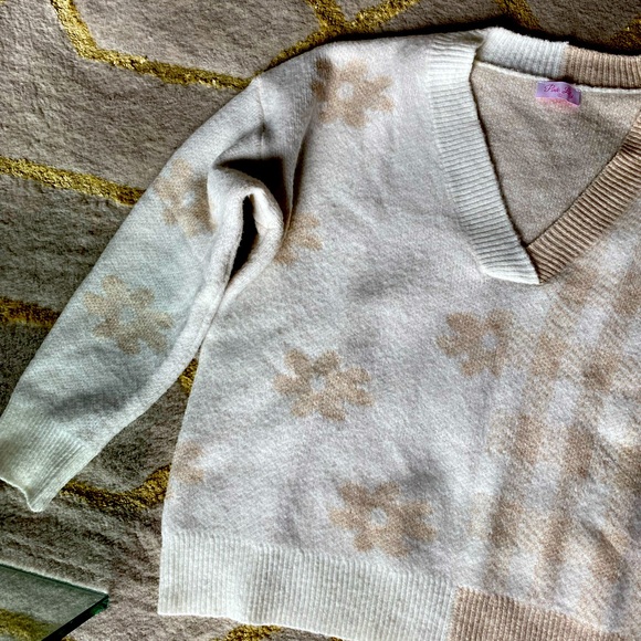 Oversized Pink Lily Sweater - Picture 3 of 5